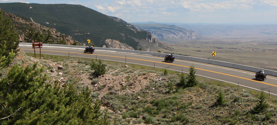 Motards sur la route des cow-boys